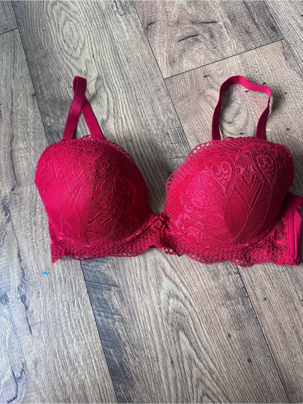 Women's Red Lace Push-Up Bra